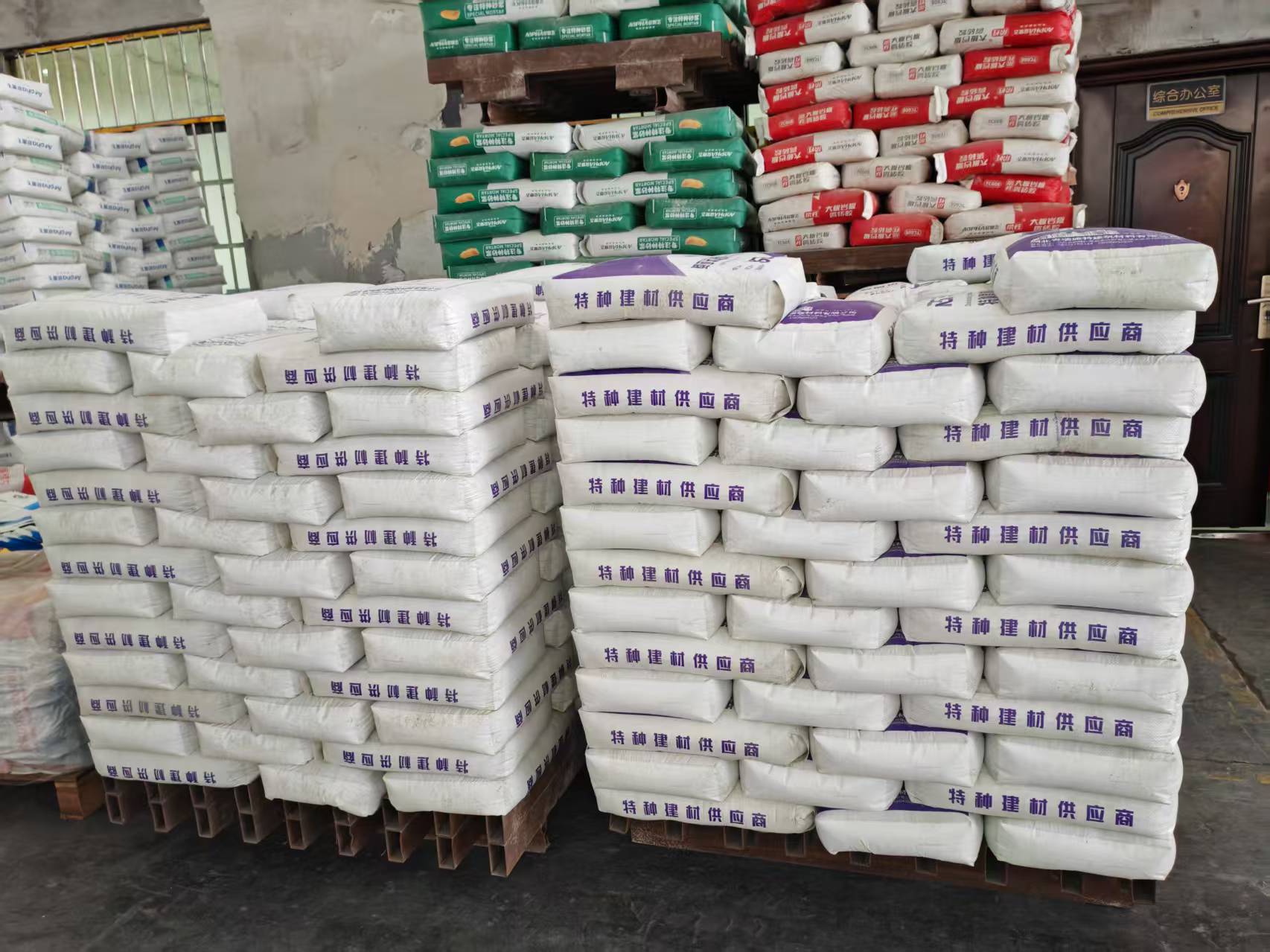 小板镇拱顶带模注浆料